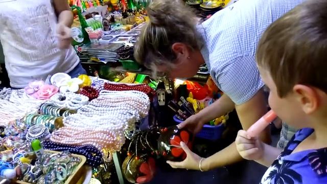 Ночной рынок в Нячанге (На Чанг Найт Маркет). смотреть онлайн
