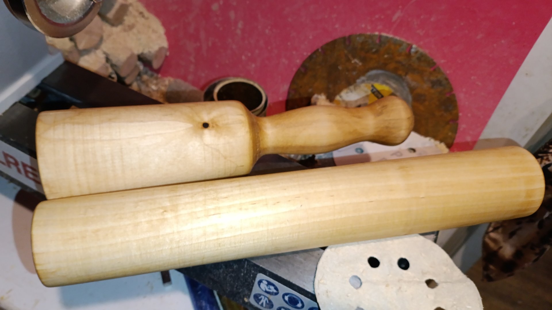 час делов- заказ готов. сделал кухонную скалку мялку из сухой берёзы, пропитал всё льняным маслом смотреть онлайн