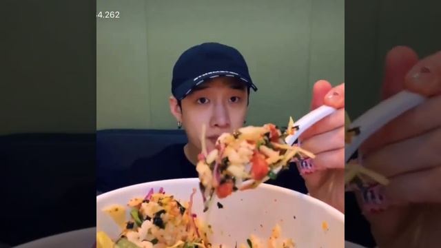 Stray Kids | Bangchan happy while eating 🕺 смотреть онлайн