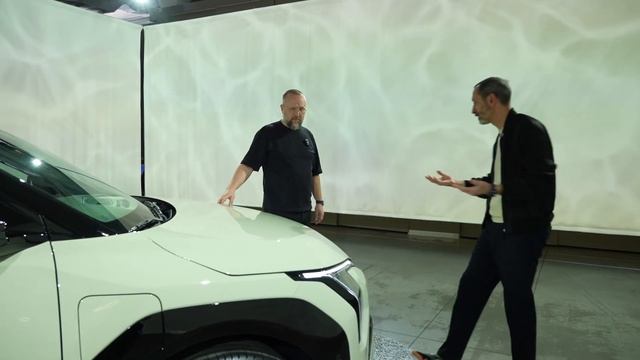 Kia EV3 på in och utsidan (med designchefen Karim Habib) смотреть онлайн