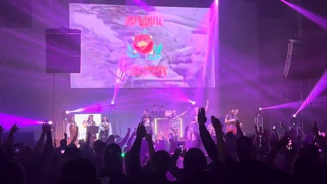 Beogradski Sindikat - Teci Reko ( Ft Tri Sestre) UŽIVO USA TOUR 2023 Chicago IL Compass Arena 13.ok