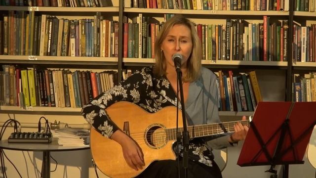 Мила Кириевская - "Чума" (запись с концерта "Менестрельские песни") смотреть онлайн