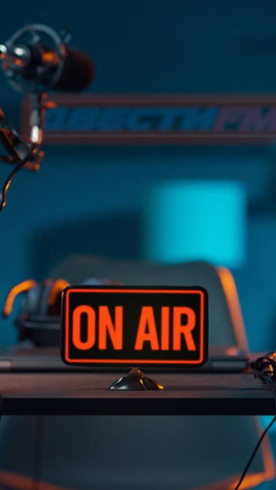 Трамп покупает Украину | Двести ФМ смотреть онлайн