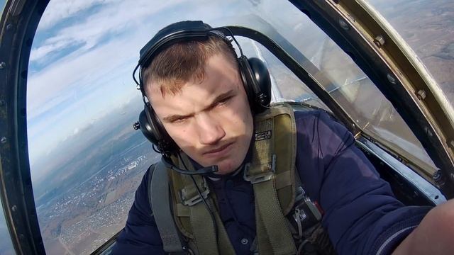 Полет на Як-52 с фигурами высшего пилотажа смотреть онлайн