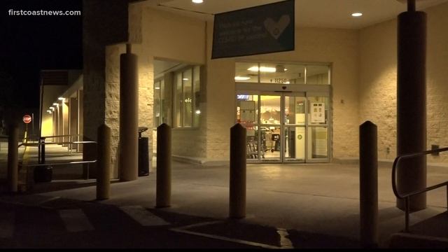 Police: K9 takes down man after armed robbery at Mandarin Publix смотреть онлайн