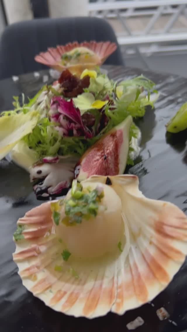 Ужин над огнями Сиднея! А в бокале — вкус идеальной ночи 🌖 смотреть онлайн