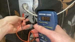 Проверка напряжения в розетке Мультиметром МЕГЕОН 12300
