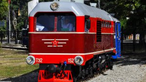 Легендарный тепловоз ТУ2-152 со старинными вагонами Pafawag