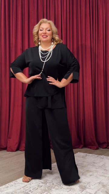 Костюм с асимметричным верхом со складками на брюках черный смотреть онлайн