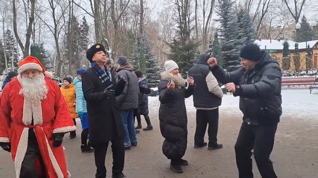 ЗАБЛУДИЛАСЬ ОСЕНЬ СРЕДЬ БЕРЕЗ ДА СОСЕН смотреть онлайн