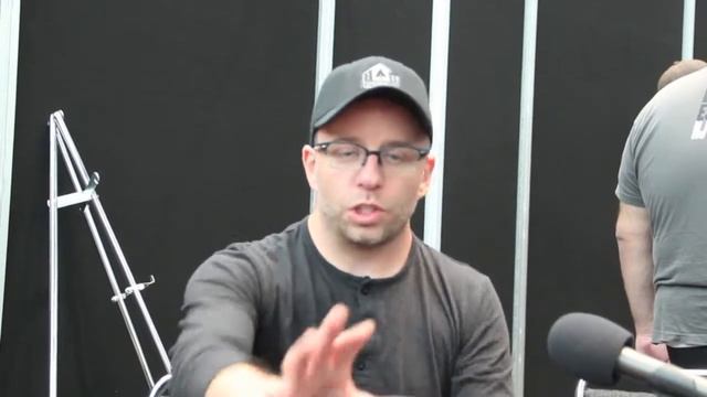 Syfy's 12 Monkeys at New York Comic Con 2014: Interview with Travis Fickett - Part 2 смотреть онлайн