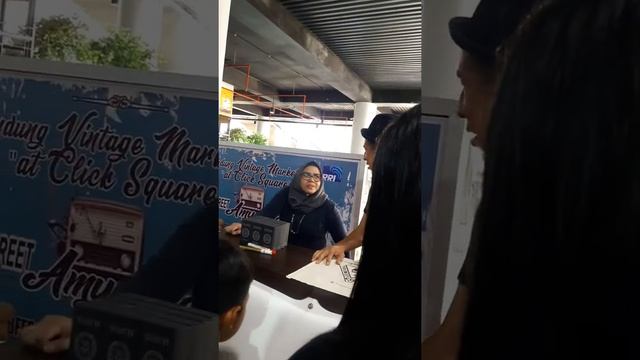 Amy SEARCH di Click Square Bandung смотреть онлайн