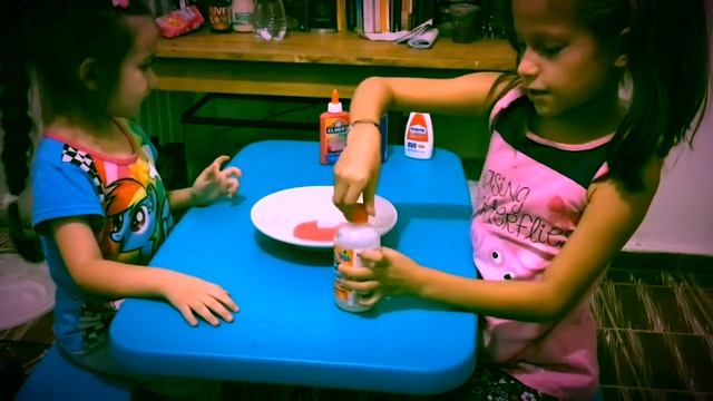 Mía Mora & Alejandrita Mora haciendo Slime смотреть онлайн