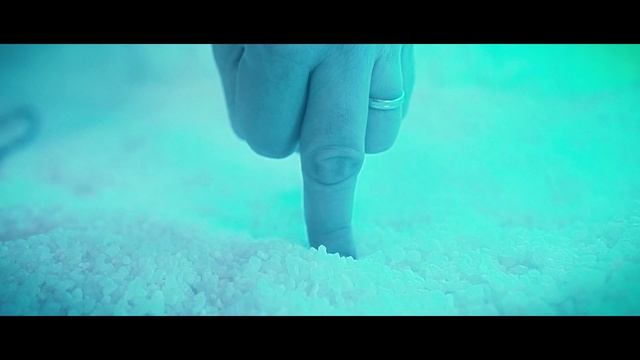 Brain Holidays feat. Alejuandro Buendija - Hladan Kao Led [Official Video 2020] смотреть онлайн