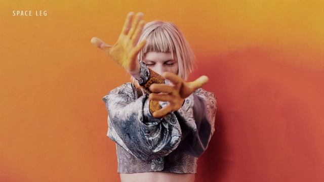 AURORA - Churchyard [Legendado/Tradução] смотреть онлайн