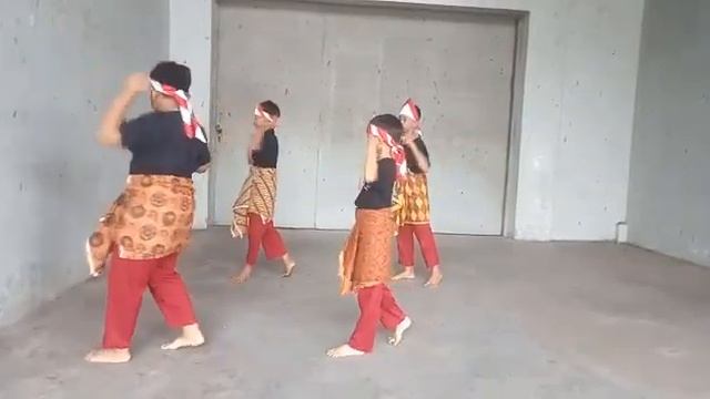 TARI MANUK DADALI KELAS 5A SDN SUNYARAGI 2 KOTA CIREBON KELOMPOK 4 (Imam, Revan, Nibras & Farel ) смотреть онлайн