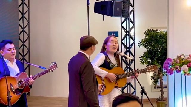 “Көзіңнің мөлдірін-ай” Айзат Қарабек #АйзатҚарабек#халықәндері смотреть онлайн