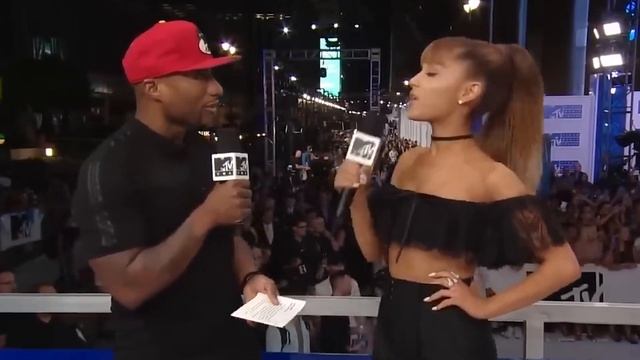 Ariana Grande Pays Subtle Tribute to Late Ex Mac Miller in New Video for Their First Collab 'The Wa смотреть онлайн