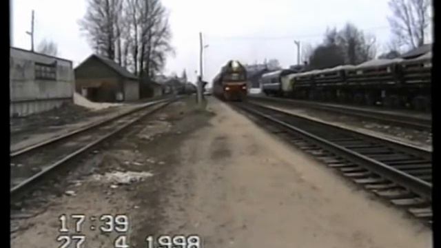 Дизель-поезд Д1-801 на ст. Тарту / D1-801 DMU at Tartu station смотреть онлайн