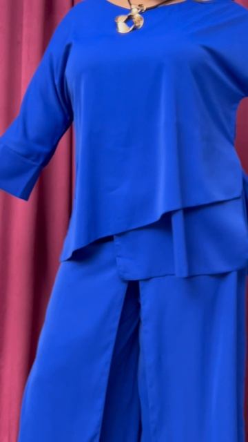 Костюм с асимметричным верхом со складками на брюках черный смотреть онлайн