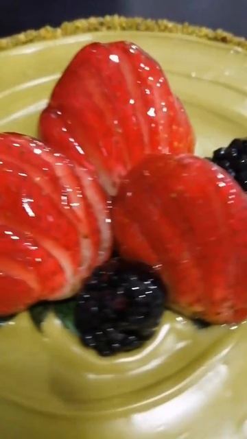 pistachio cake strawberry design #shortvideos @Junito975 смотреть онлайн