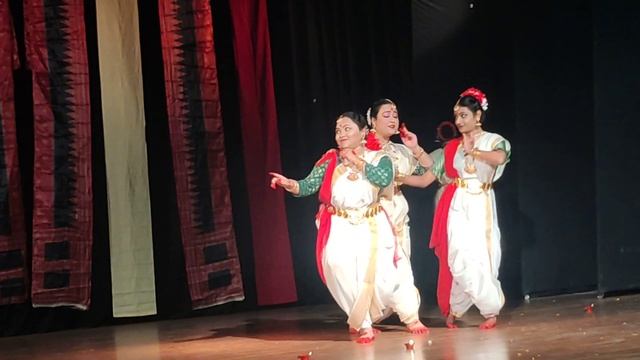 Uday Shankar Nirtya Utsab at jorashanko thakurbari performing my daughter Chandrima Ruj. смотреть онлайн