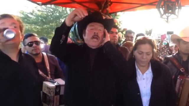 LALO MORA DESPIDE A SU HIJO GEMELO CON "MI FLOR DE NARANJO" смотреть онлайн