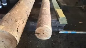 Устройство для выравнивания бревен по торцу при подаче лесоматериалов на различные виды обработки.