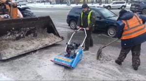 Как быстро убрать лёд из прилотковой зоны