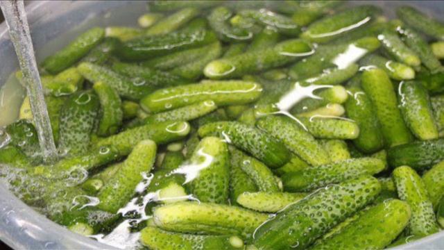 Қытырлақ қияр жабу. Огурцы на зиму. Маринованные хрустящие огурчики. смотреть онлайн