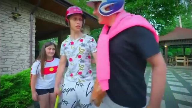 Патрик получил поджопник"хаха"😂😂😂😅😅😅 смотреть онлайн