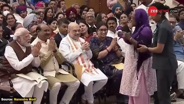राष्ट्रपति भवन में PM Modi के सामने फैला दी झोली, रो रहा है देश ! Padma Awards | Hirbai Ibrahim Lob смотреть онлайн