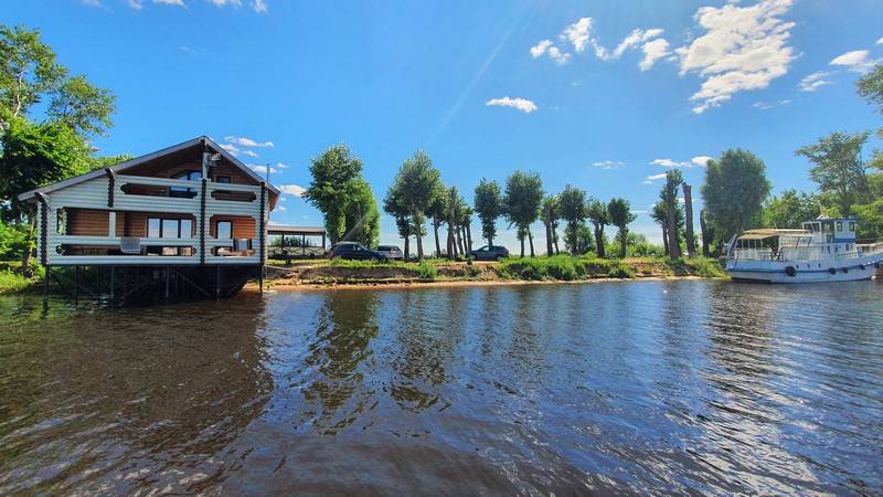 Дом на сутки в Казани | Прямо у воды | Коттедж “Пляж Локомотив” — обзор коттеджа