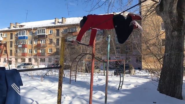 Треню СРЕДНИЕ Элементы на Турнике смотреть онлайн