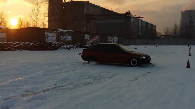Разворот на 720 градусов. На курсах экстремального вождения Карбон www.carbon.co.ua . Зима смотреть онлайн