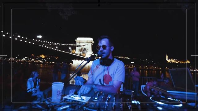 OIEE X NEON - Drown (live at PONTOON) смотреть онлайн