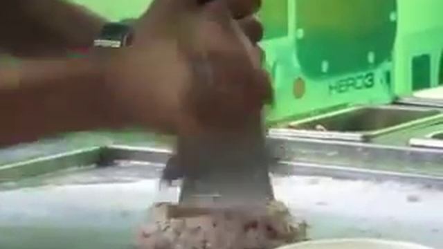 152 Вьетнам Нячанг Уличная еда мороженое делает шпателем Vietnam Nha Trang ice cream makes a spatul смотреть онлайн