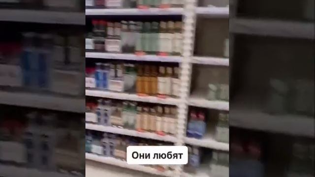 В магазине «Ашан» украинец дужэ порвался от изобилия товаров в РФ! Расстроился болезный смотреть онлайн