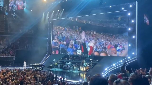 CROCODILE ROCK - ELTON JOHN (LIVE AT AMWAY CENTER) смотреть онлайн
