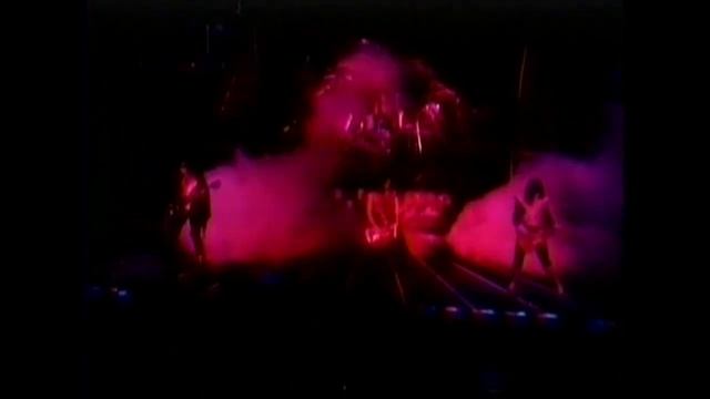 KISS - Valencia, CA - Magic Mountain Amusement Park - May 19, 1978 - 35mm concert footage synced смотреть онлайн
