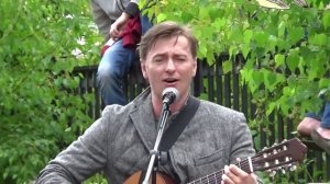 Сергей Безруков поет песню Олега Митяева «Как здорово!» 2017 г.