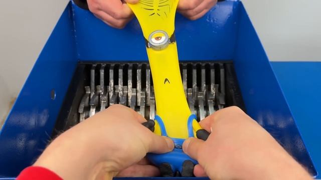 Измельчаем Эластичного МИНЬОНА Настоящим ИЗМЕЛЬЧИТЕЛЕМ! смотреть онлайн
