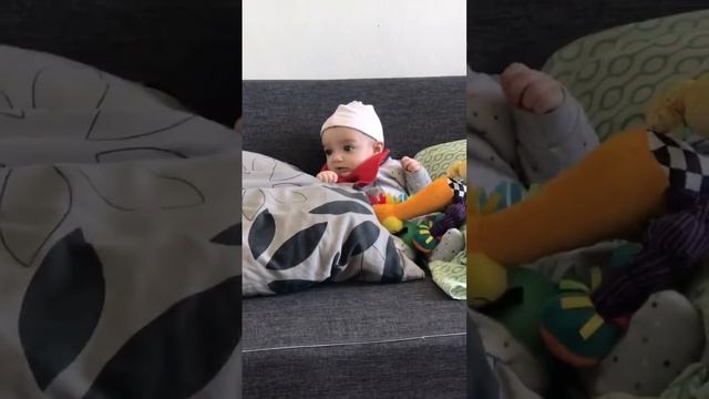 Clever baby Melisa 3 months imitating and speaking смотреть онлайн