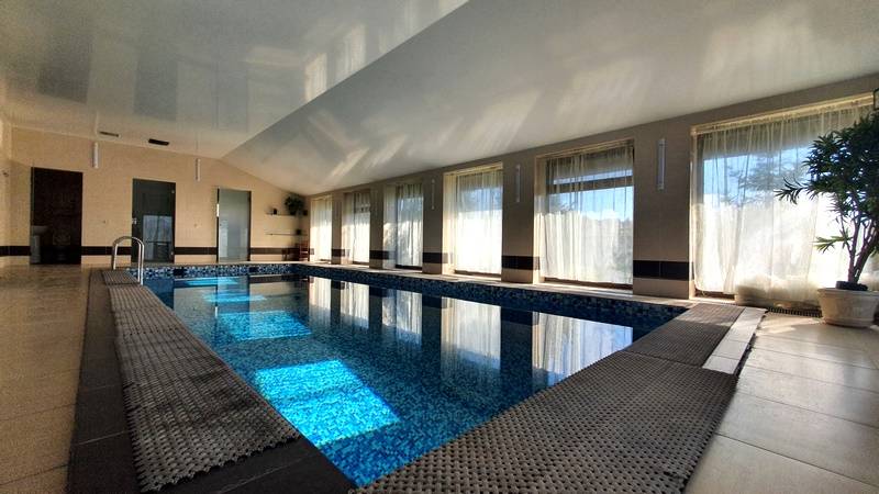 Дом на сутки в Казани | VIP-коттедж с бассейном | Дом “Введенская Слобода 1” — обзор коттеджа