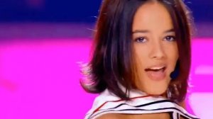 Красивая француженка поет - KPA100