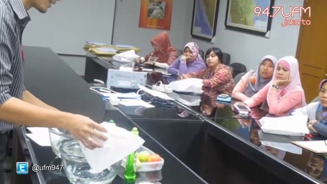 94.7 UFM Jakarta - Lunch On U With MAMA LIME - PLN Pusat смотреть онлайн
