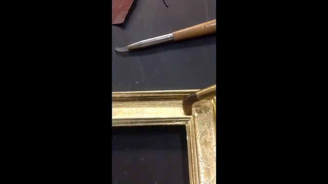 Decorazione a"bulino"..dopo il graffito..la doratura e la brunitura dell'oro con pietre d,agata смотреть онлайн