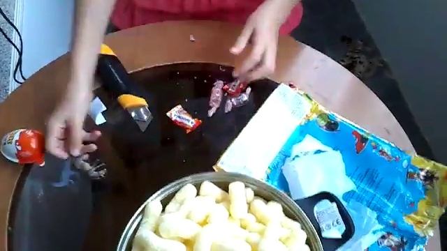 Распаковка кукурузы и Киндор джей смотреть онлайн