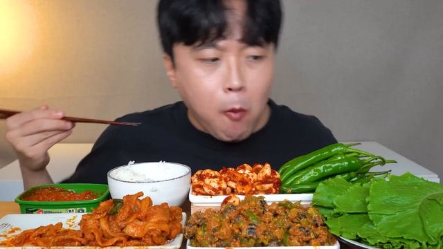 아내표 집밥🍚 제육볶음 마늘김치 땡초 강된장 쌈밥 요리 먹방 SPICY STIR-FRIED PORK & GARLIC KIMCHI & ASMR MUKBANG EATING SHOW смотреть онлайн