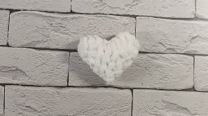 Маленькое сердечко-брелок из Ализе Пуффи Файн/Alize Puffy Fine